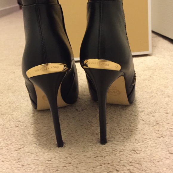 Michael Kors Clara boot - Picture 2 of 8